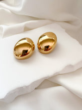 Load image into Gallery viewer, Large vintage-inspired earrings
