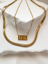 Load image into Gallery viewer, Herringbone necklace

